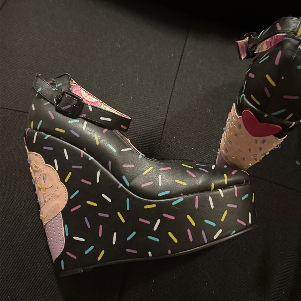 Iron Fist Baker’s Dozen wedge heels - Picture 3 of 9